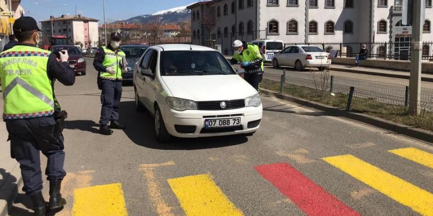 Oltu’da yaya geçitlerine kırmızı çizgi çizildi