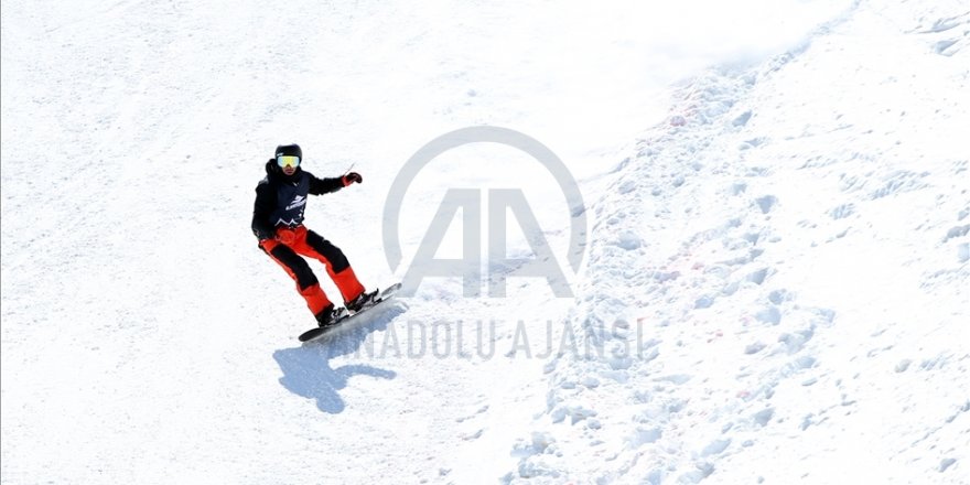 Serbest stil kayak ve snowboard şampiyonası Erzurum'da düzenlendi