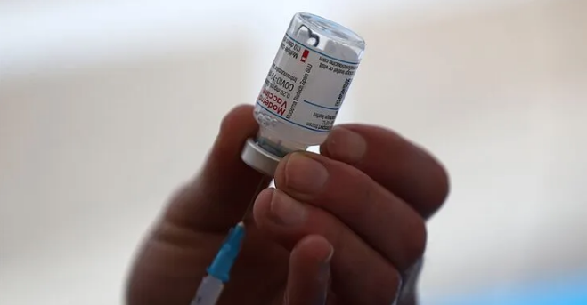 Moderna'nın Kovid-19 aşısı, Pfizer-BioNTech'den daha çok yan etkiye yol açıyor