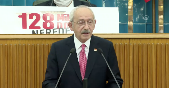 Kılıçdaroğlu'nun konuşma yaptığı kürsüde dikkat çeken ayrıntı