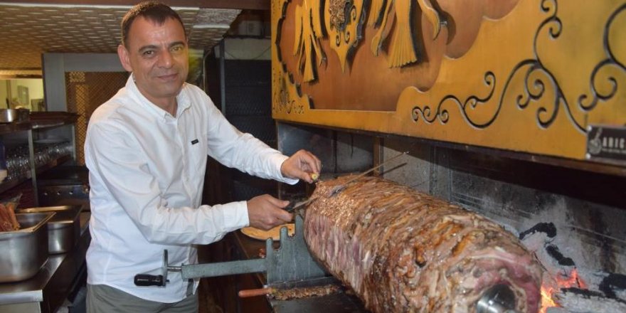 Bankacıyken hobi olarak başladı, Antalyalıları cağ kebabı lezzetiyle buluşturdu
