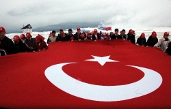 Öğrenciler şehitler için yürüdü