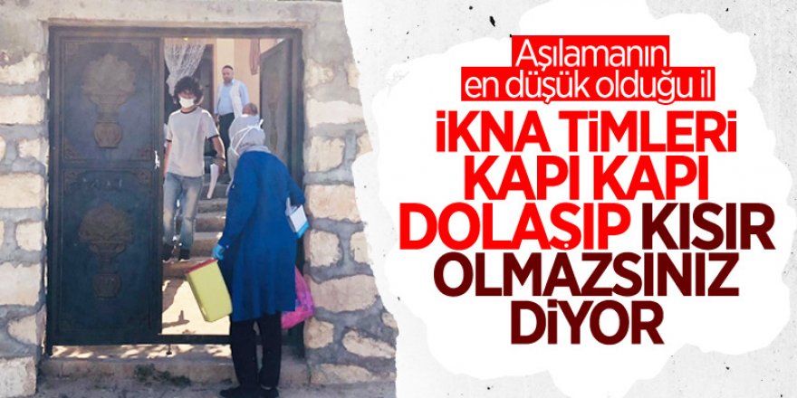 İkna timleri, kapı kapı gezerek aşının kısırlık yapmadığını anlatıyor