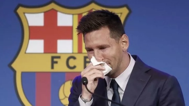 Messi: L'Equipe gazetesi, yıldız futbolcunun Paris St-Germain'le anlaştığını duyurdu