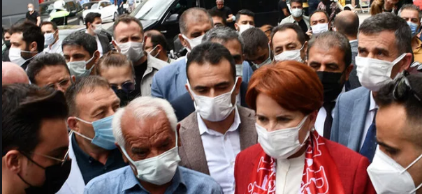 İyi Parti mitinginde gergin anlar! Akşener'e "FETÖ'cüsün" dedi, arbede çıktı