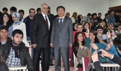 Başkonsolos Öğrencilerle Bir Arada