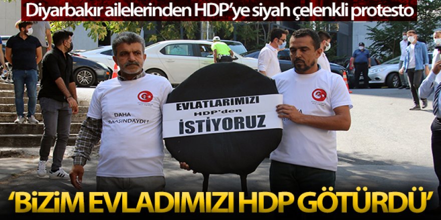 Diyarbakır ailelerinden HDP'ye siyah çelenkli protesto