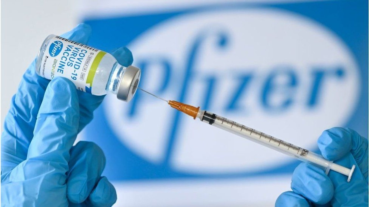 Pfizer, üçüncü doz Kovid-19 aşısının antikor seviyesini üç kattan fazla artırdığını duyurdu