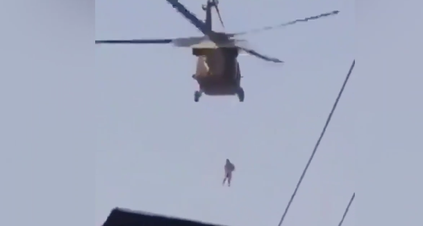 Taliban'ın helikopterle bir kişiyi infaz ettiği iddia edilen görüntüler sosyal medyada olay oldu