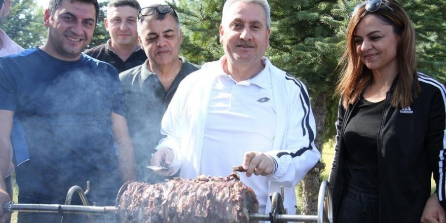 Önce halay sonra cağ kebap