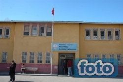Bu Kadar Güvenlik Niye?
