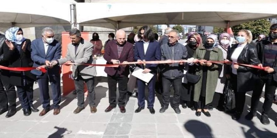 Erzurum’da ihtiyaç sahibi öğrenciler için hayır çarşısı düzenlendi