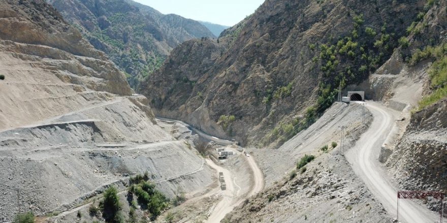 Erzurum Uzundere Barajı’nda çalışmalar aralıksız devam ediyor