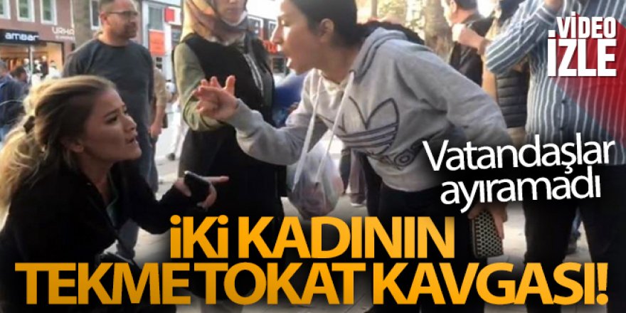 İki kadın onlarca kişinin bakışları arasında tekme tokat kavga etti