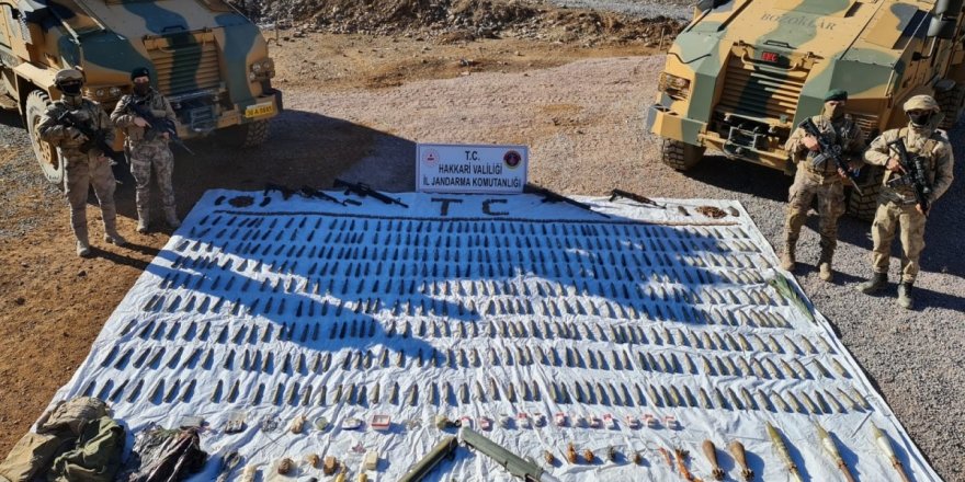 Hakkari kısalında cephanelik ele geçirildi