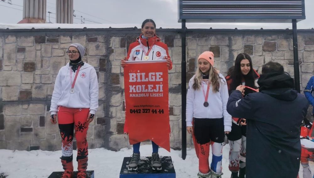 Okullar arası kayak sporları yarışmasında Bilge Koleji damgasını vurdu