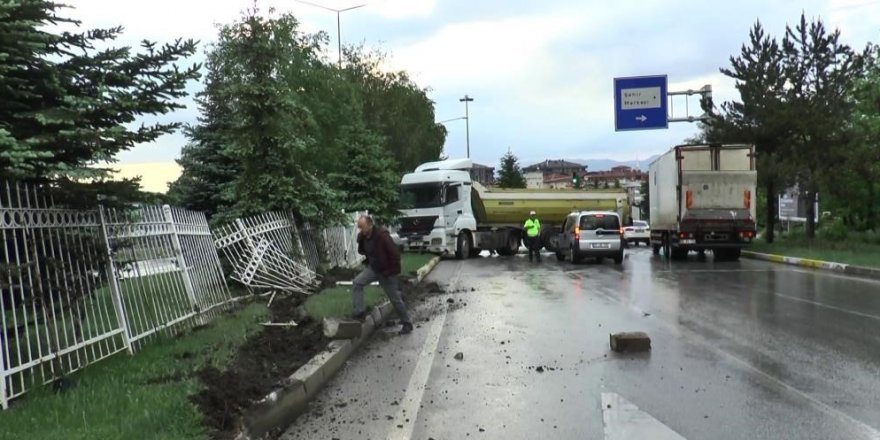Erzurum'da yağış kaza getirdi