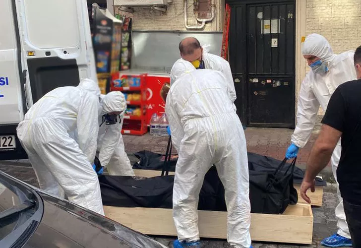 İstanbul'da sır ölüm: Yatakta çıplak ve sarılmış halde bulundular!