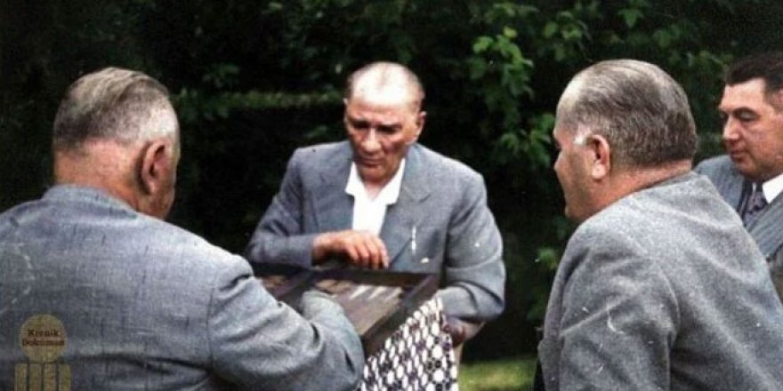 Atatürk'ün tavla oynarken fotoğrafı ortaya çıktı!