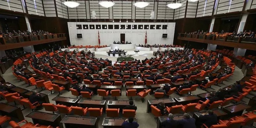 AK Partili Mustafa Elitaş duyurdu! Meclis çalışmalarına 28 Şubat'a kadar ara verildi