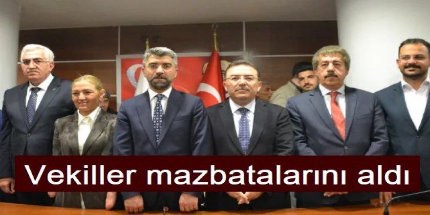 AK Partili Vekiller mazbatalarını aldı