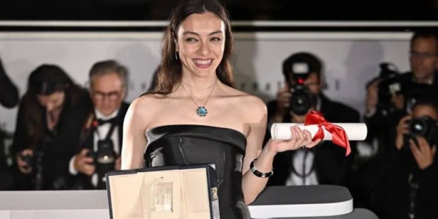 Merve Dizdar Cannes'daki Ödül Konuşmasını Nasıl Yaptığını Anlattı