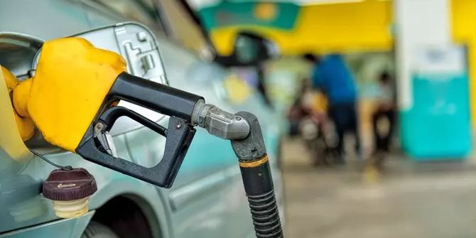 Petrol sert düştü! Akaryakıta 2 liradan fazla indirim: