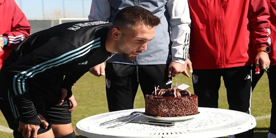 Erzurumspor FK: Antrenman öncesi doğum günü sürprizi