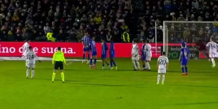 Arda Güler'in Real Madrid formasıyla kullandığı frikik direkten döndü!