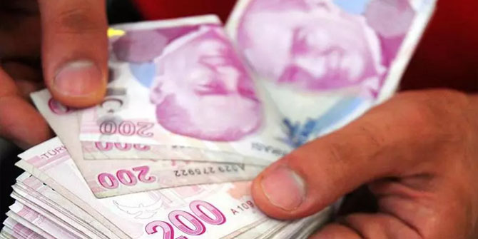 Emekli maaşının neden 10 bin lira olduğunu anlatıp canlı yayında oy hesabı yaptı