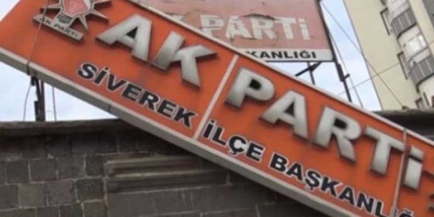 AKP Siverek teşkilatında toplu istifa! 20 yıllık tabela indirildi