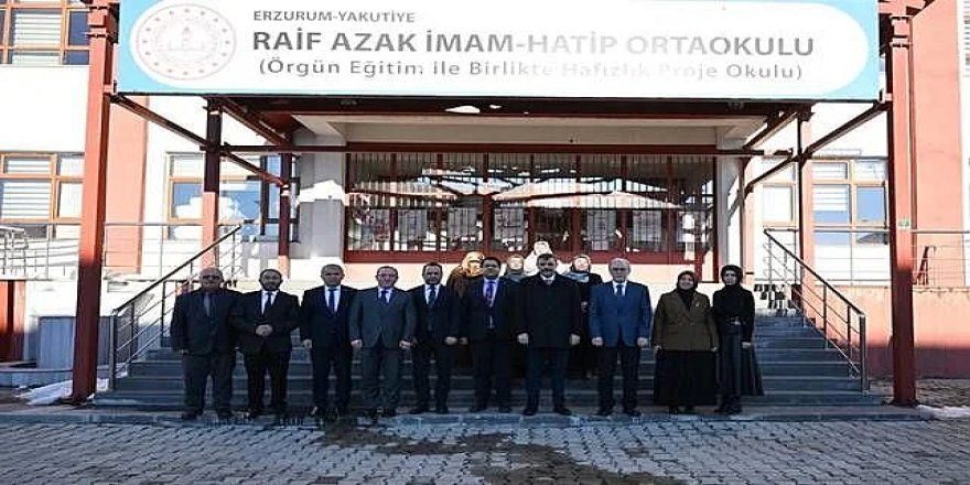 Vali Çiftçi İmam Hatip ortaokulu ziyaret etti