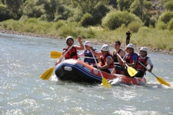 Rafting yarışı nefes kesti