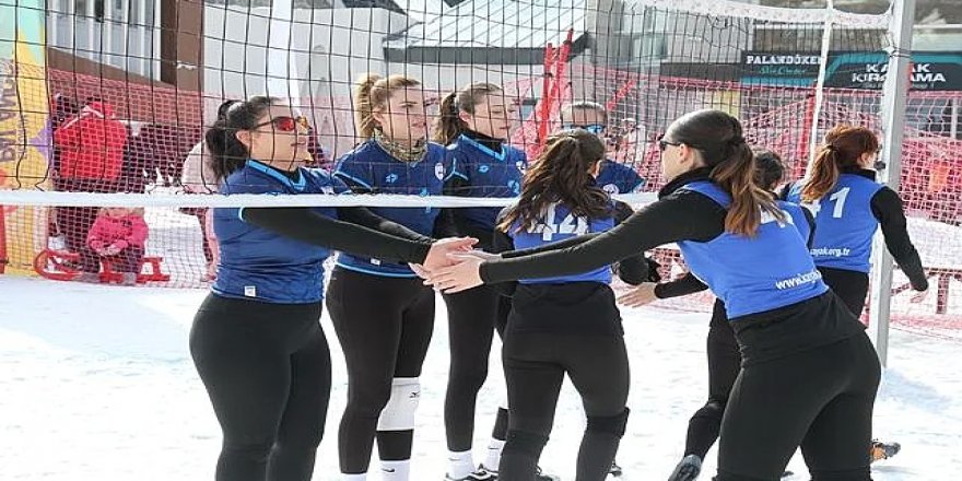 Palandöken kar voleybolu ile şenlendi