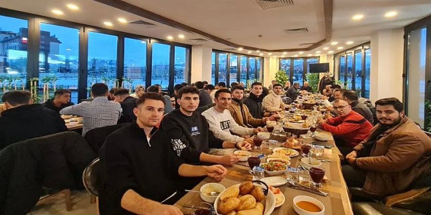 Hakemler iftarını Gemi Kafe'de açtı