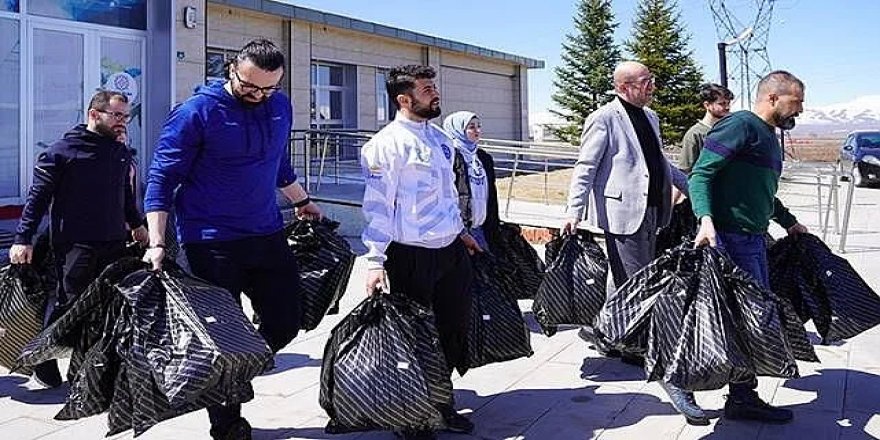 ETÜ'lü gençler bayram öncesi çocukları güldürdü