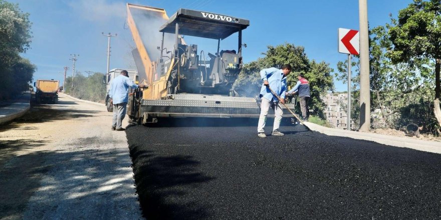 BELEDİYE YOL YAPIM ÇALIŞMALARINA DEVAM EDİYOR