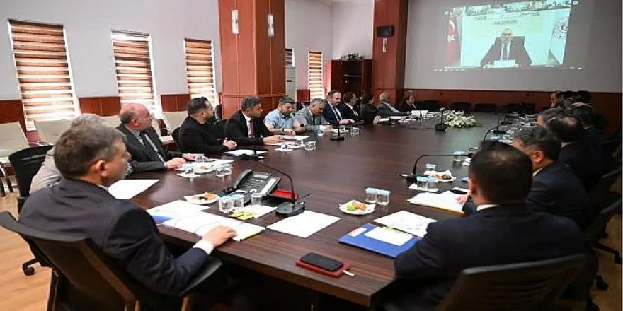 Erzurum Valisi Çiftçi'den Bakan Işıkhan'a brifing