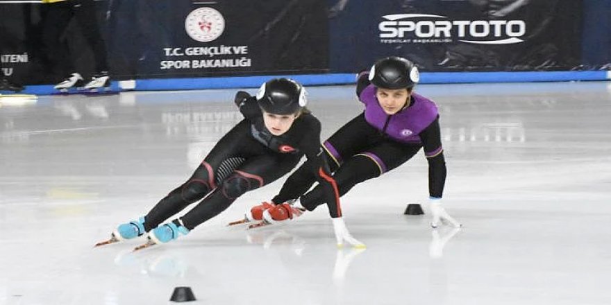 Hız tutkunları Erzurum'da piste çıktı