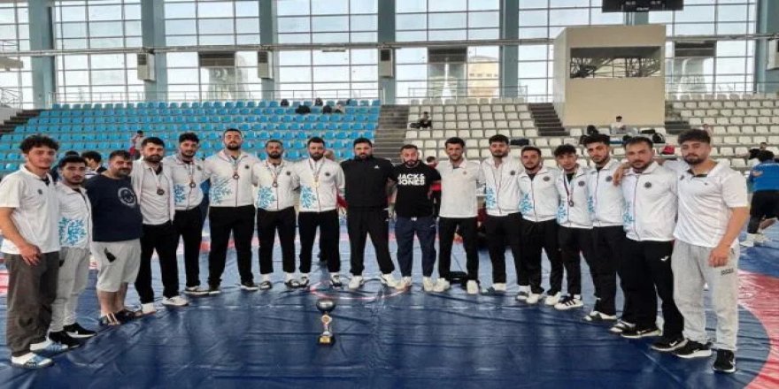 Atatürk Üniversitesi Güreş Takımı Türkiye Şampiyonu oldu
