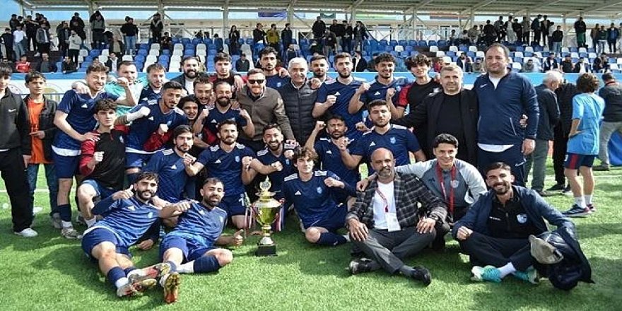 Komşudan kopya çekti!
