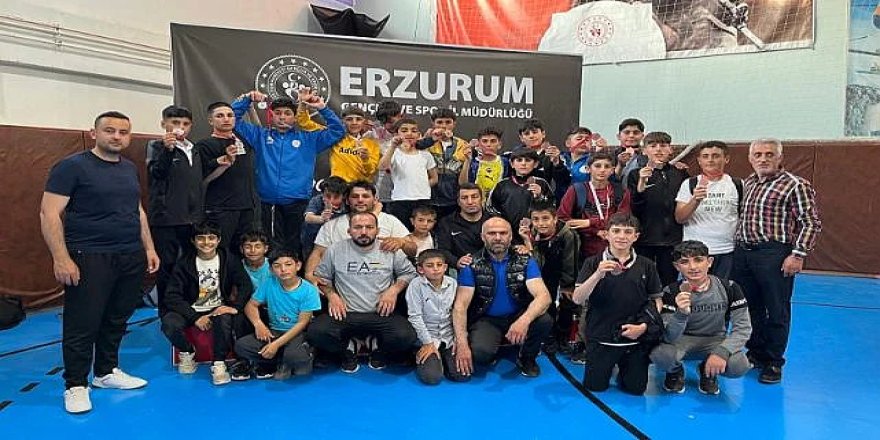 Köprüköy'ün küçük yıldızları madalyaya doymadı!