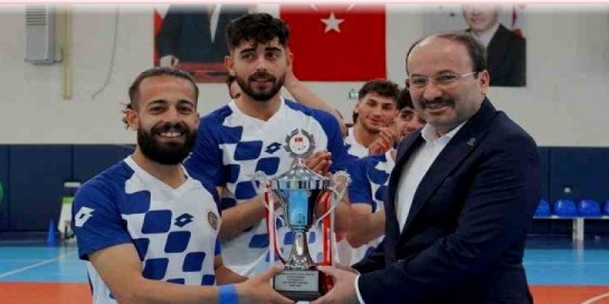ETÜ aldı başını gitti