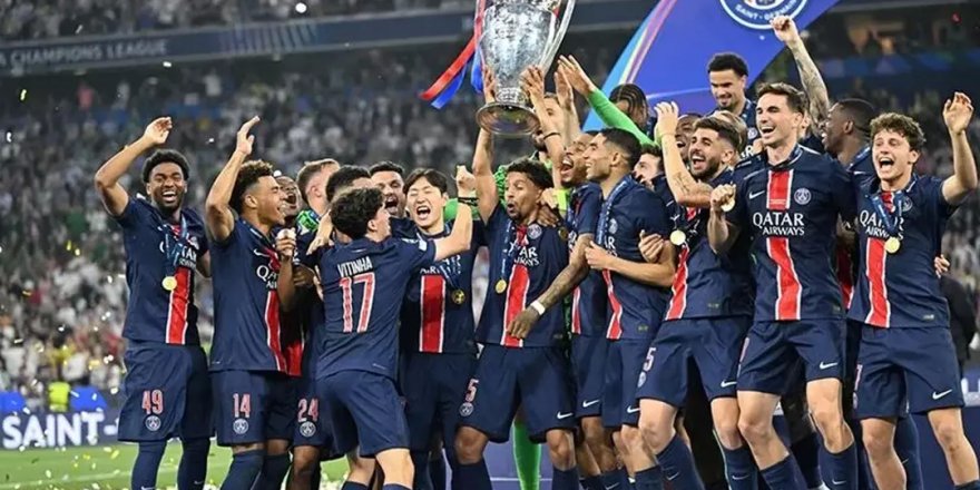 Tarihi zafer sonrası Paris sokakları savaş alanına döndü!