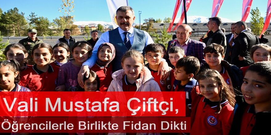 Vali Mustafa Çiftçi, Öğrencilerle Birlikte Fidan Dikti