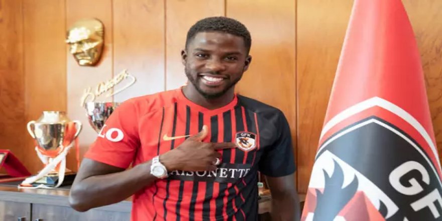 Milli futbolcu AVM'de neye uğradığını şaşırdı!