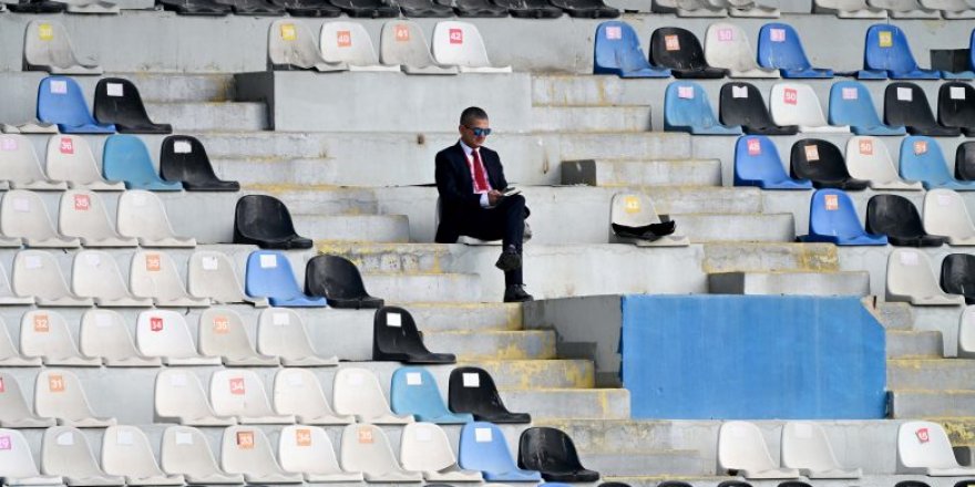 Gözlemci yasaklı tribünde!