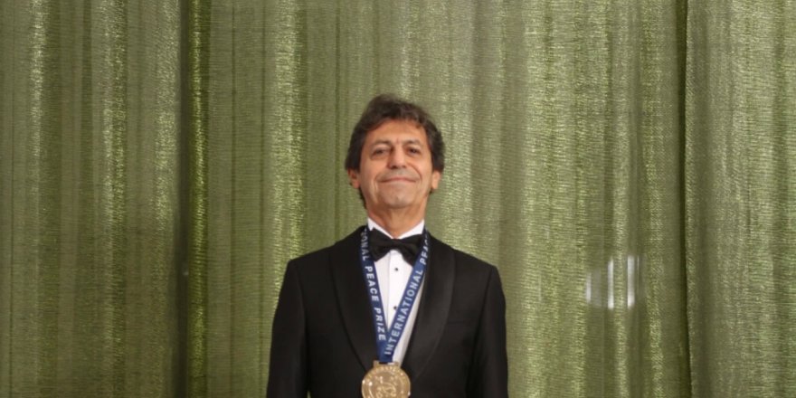 Dünyaca Ünlü Yazar Akif Manaf 2025 Yılı International Peace Prize Ödülü’nü Aldı