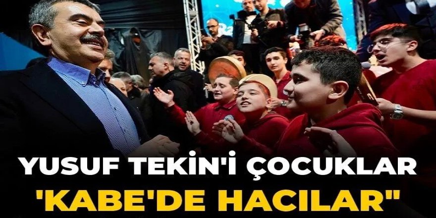 Yusuf Tekin'i çocuklar 'Kabe'de Hacılar" ilahisi ile karşıladı