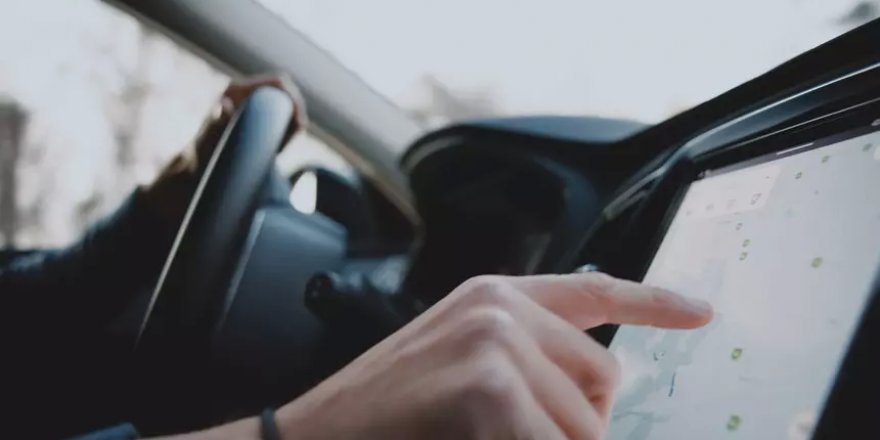 Arabada multimedya ekranlara ceza!